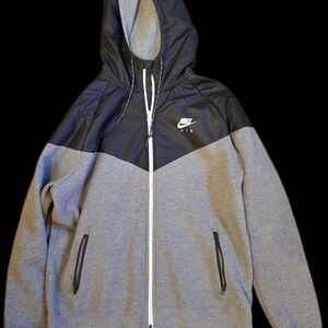 Nike Men's Black and Gray Windbreaker